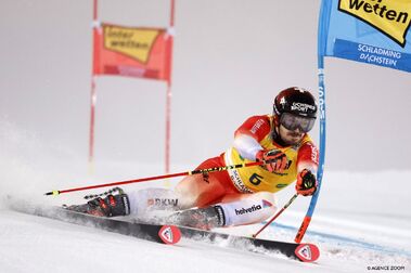 Loic Meillard se queda el Gigante de Copa del Mundo de esquí en Schladming