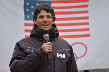 Mike Kaplan culpa a Trump del descenso de esquiadores en Aspen
