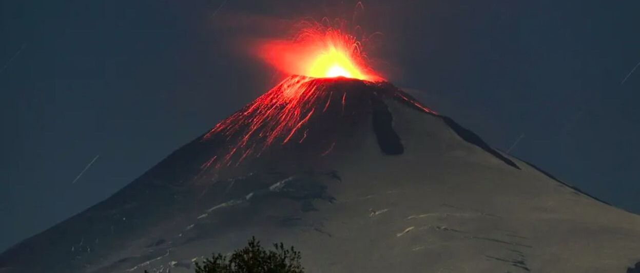 Alerta por actividad de Volcán Villarrica obliga a cerrar centro de Montaña Pillán