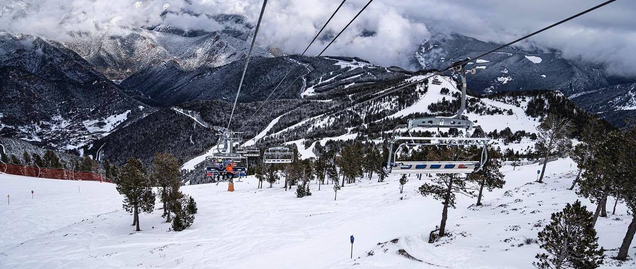 Llega el White Friday de Vallnord: 10.000 forfaits para esquiar a mitad de precio