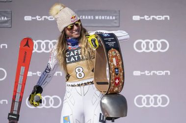 La snowboarder y esquiadora Esther Ledecka se queda el Descenso de Crans Montana