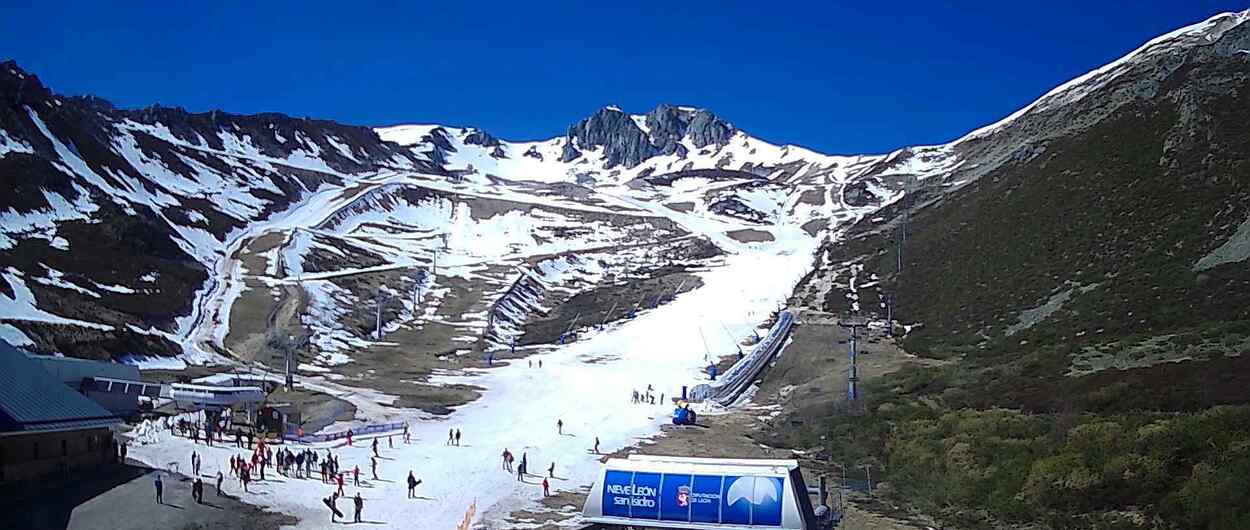 Las estaciones de esquí de León despiden su temporada de nieve
