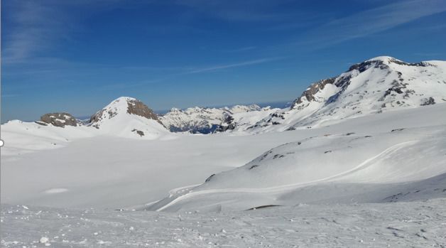 El Glaciar de Crans, curiosamente sólo tiene un arrastre y fundamentalmente se dedica al esquí de fondo
