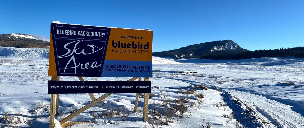 Bluebird Backcountry: la estación de esquí que se puede mover de montaña cada invierno