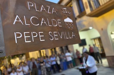 Plaza Pepe Sevilla: Monachil homenajea al impulsor del éxito de Sierra Nevada