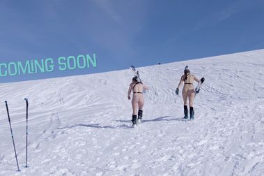 Full Frontal Freedom: la loca idea que reunió a 250 esquiadoras desnudas