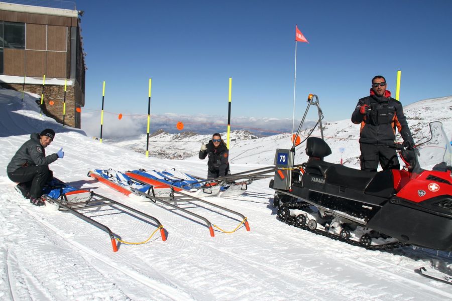 Preparativos para abrir la temporada de esquí en Sierra Nevada