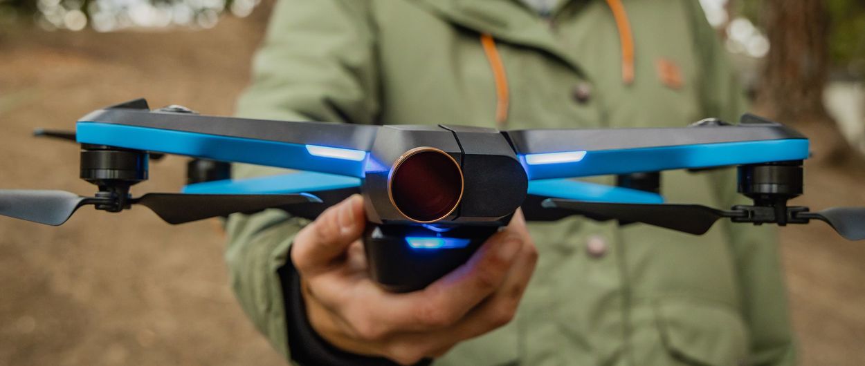 Skydio 2: el dron autónomo que te sigue mientras esquias