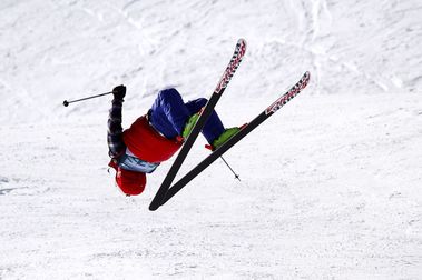 Fallece un esquiador en Gourette al intentar hacer un salto hacia atrás