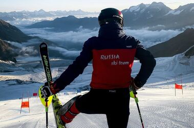 Los esquiadores rusos y bielorrusos seguirán vetados en competiciones FIS