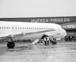 Avión en el aeropuerto Huesca-Pirineos