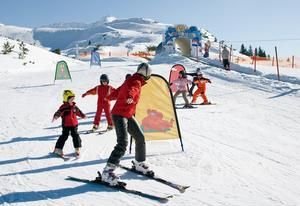 Niños esquiando en Austria