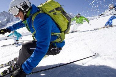 ¿Qué debes llevar en tu mochila si vas a esquiar?