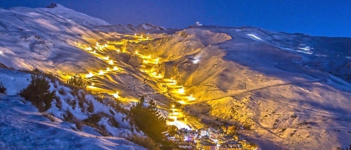 Sierra Nevada inaugura este sábado la actividad de esquí nocturno