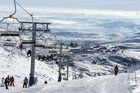 Trabajadores y esquiadores vuelven a Alto Campoo