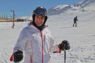 La esquiadora olímpica iraní Atefeh Ahmadi huye a Alemania y pide asilo político