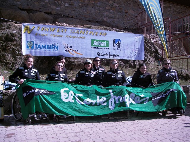 Fotografía de las integrantes del equipo femenino Santiveri