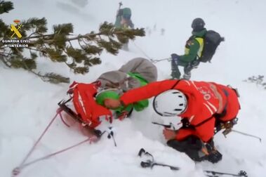 Complicado y muy duro rescate de una esquiadora de montaña en Benasque