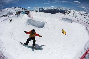 III Landing Snowboard Banked Slalom en Baqueira Beret