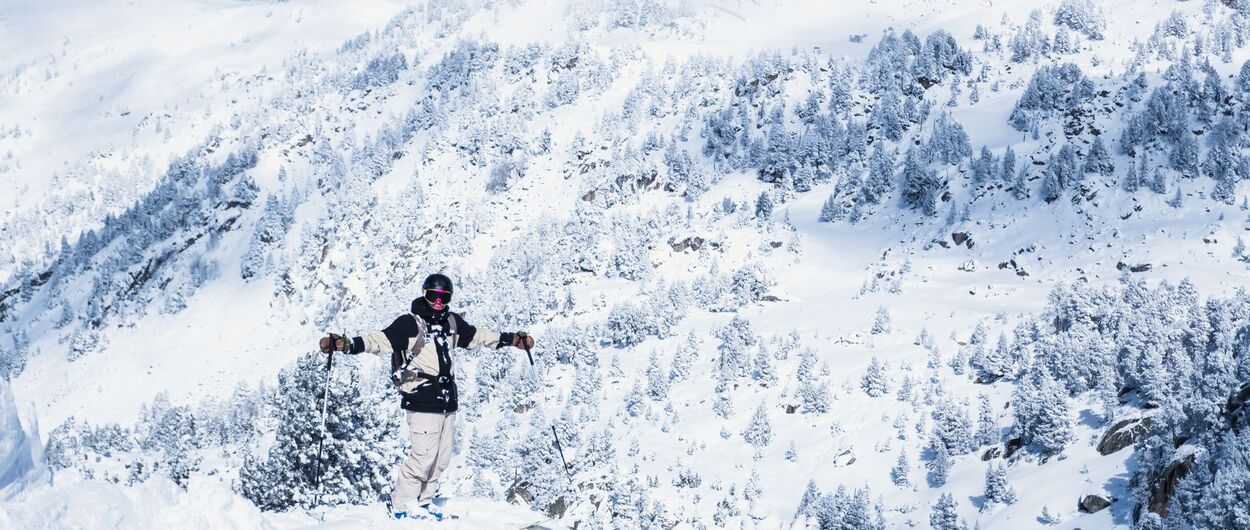 Baqueira alcanza los 120 kilómetros de nieve polvo y esquí