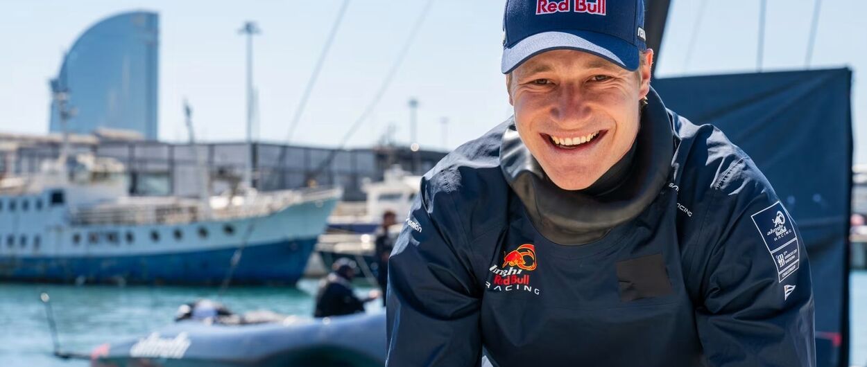 Marco Odermatt en Barcelona para navegar con el BoatOne Alinghi