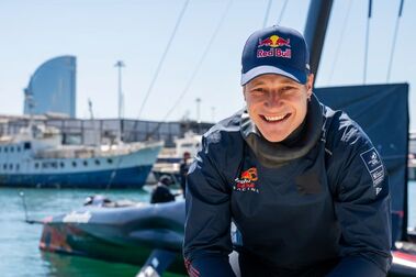 Marco Odermatt en Barcelona para navegar con el BoatOne d’Alinghi