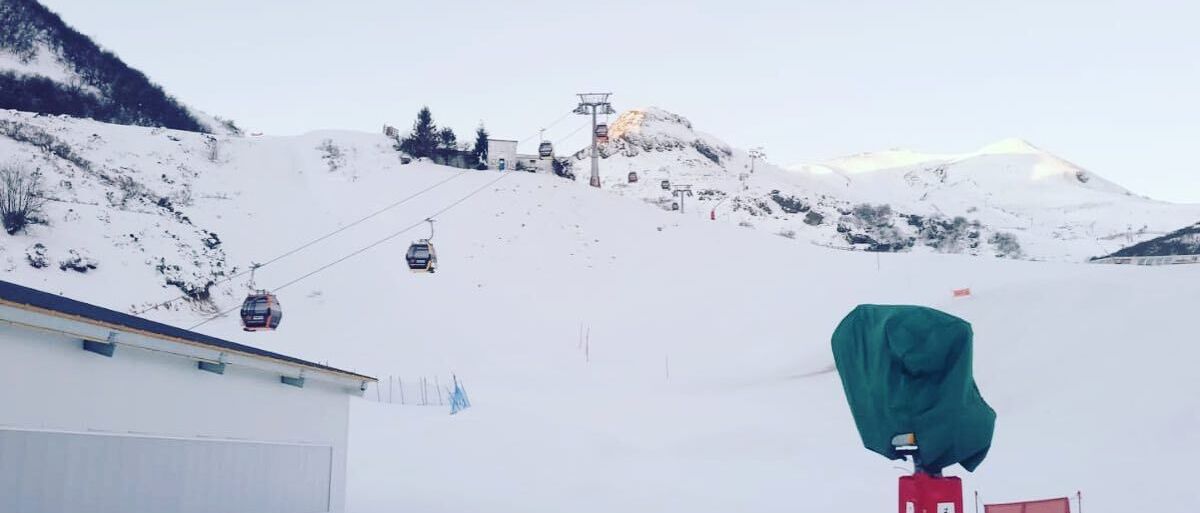 La estación de esquí de Valgrande-Pajares recupera su nieve artificial