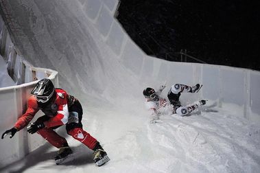 Derek Wedge construye un Ice Cross Downhill en Crans-Montana 