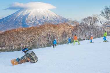 Todo el mundo quiere esquiar en la nieve polvo de Japón excepto los japoneses