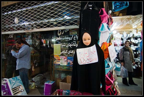 La moda en las tiendas de Shiraz. Foto de Sonic