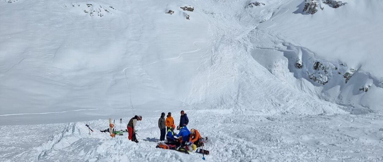 Snowboarder salva la vida en un alud en el Pic du Midi al ir bien preparado
