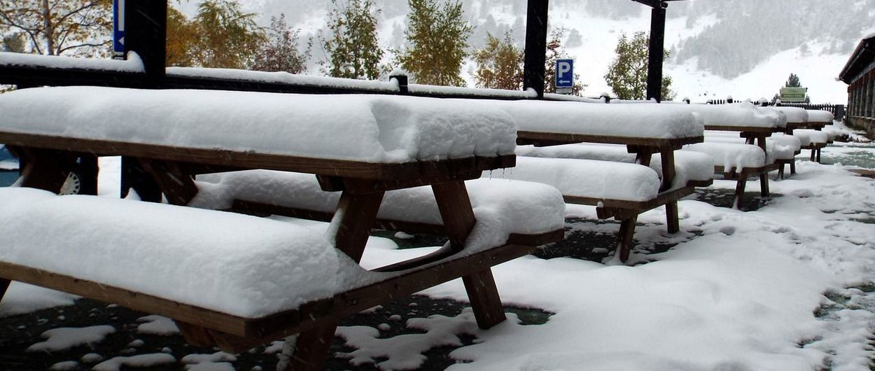 Las estaciones de esquí nórdico de Aragón reciben sus primeras nevadas