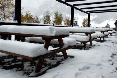Las estaciones de esquí nórdico de Aragón reciben sus primeras nevadas