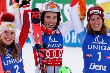 Vlhova lidera la Copa del Mundo de Slalom tras ganar en Lienz