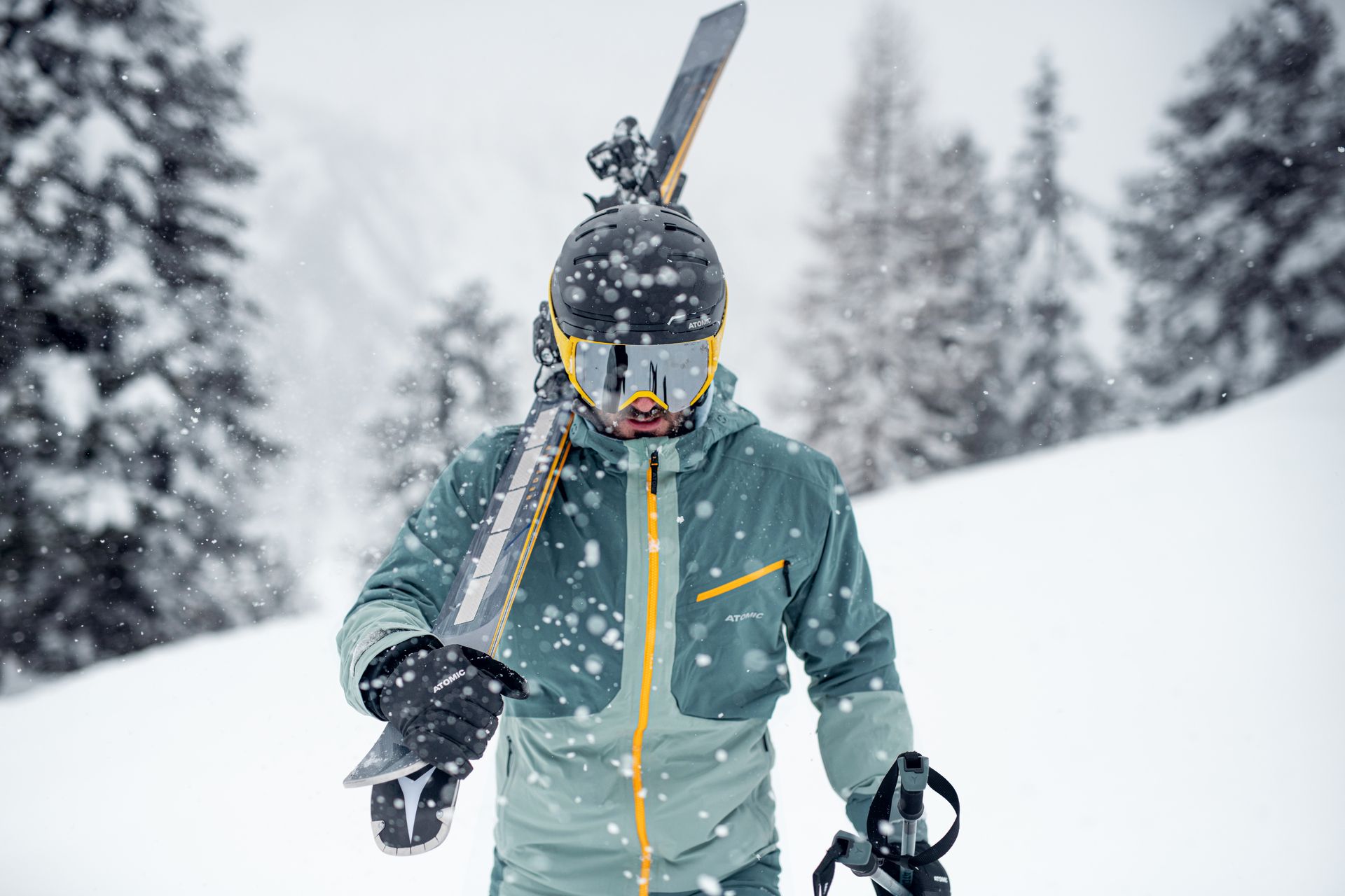 Atomic su colección de de esquí alpino