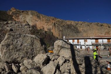 Fomento trabaja en reparar los accesos a la estación de esquí de Sierra Nevada