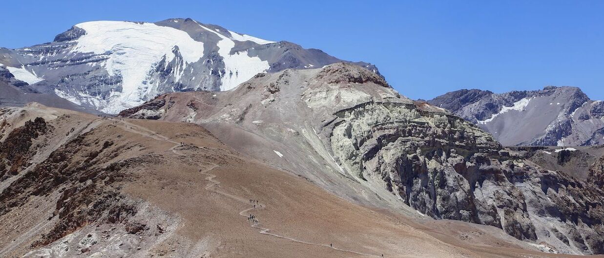 El Increíble Cerro Pintor a través de La Parva 