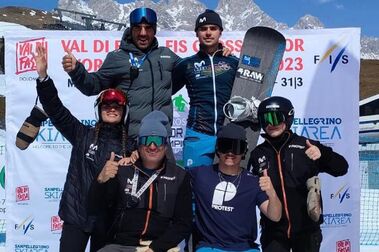 Alvaro Romero se consolida con un oro en los Mundiales Junior de SnowboardCross