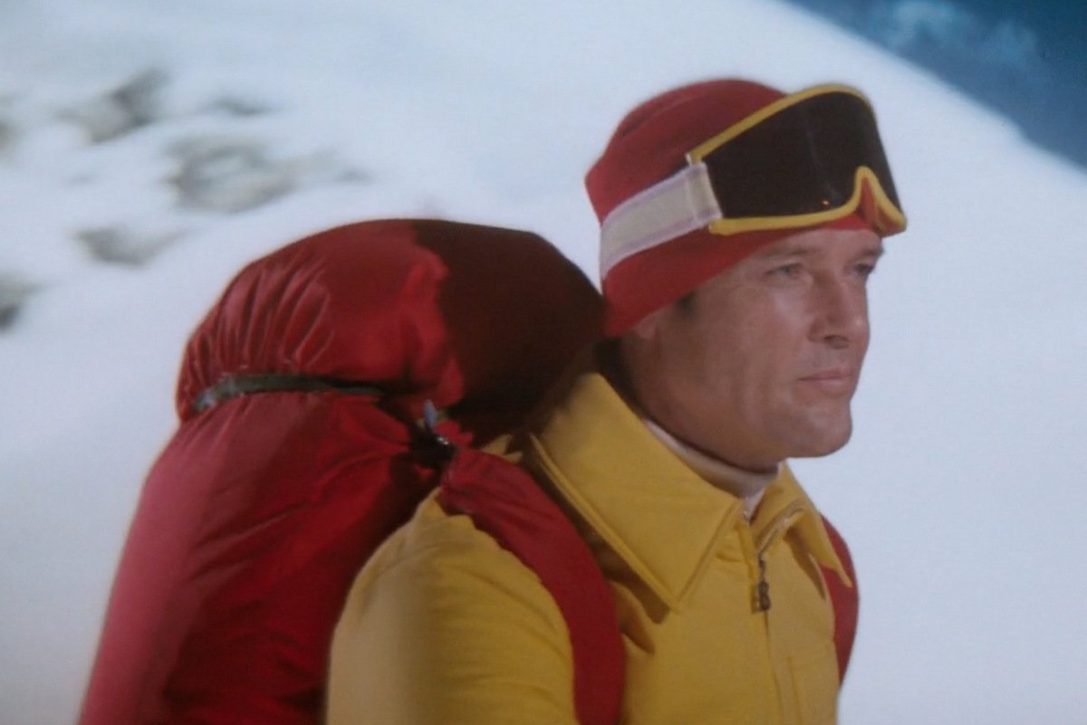Adiós a Roger Moore: el mejor James Bond esquiador