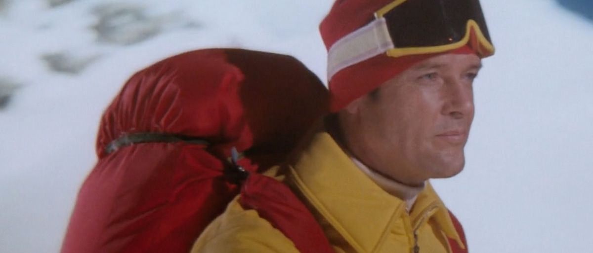 Adiós a Roger Moore: el mejor James Bond esquiador