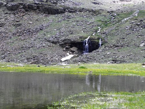 Esta laguna recoge gran parte del agua de los neveros