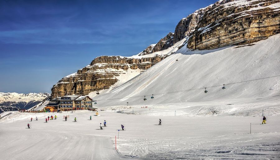 Esquiar en las Dolomitas de Italia