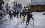 Los peligros del esquí de montaña cuando se están montando las estaciones