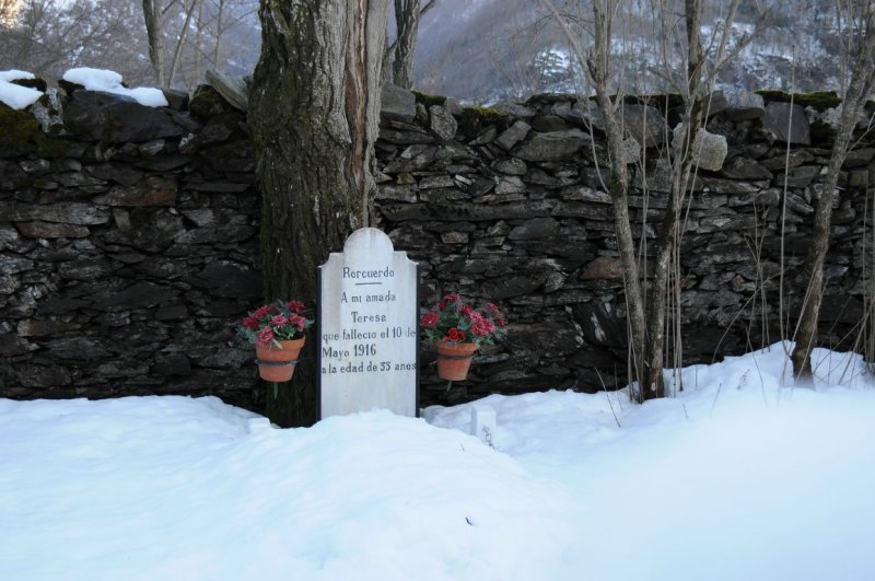 cementerio bausen con nieve
