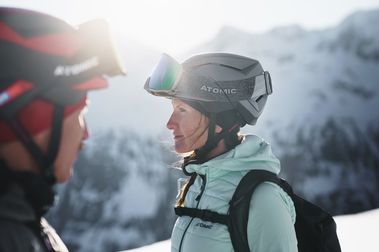 Atomic Backland: el primer casco de esquí con función de alerta SOS