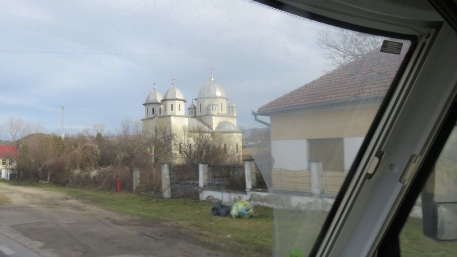 Iglesias y monasterios a lo largo de todo el camino.