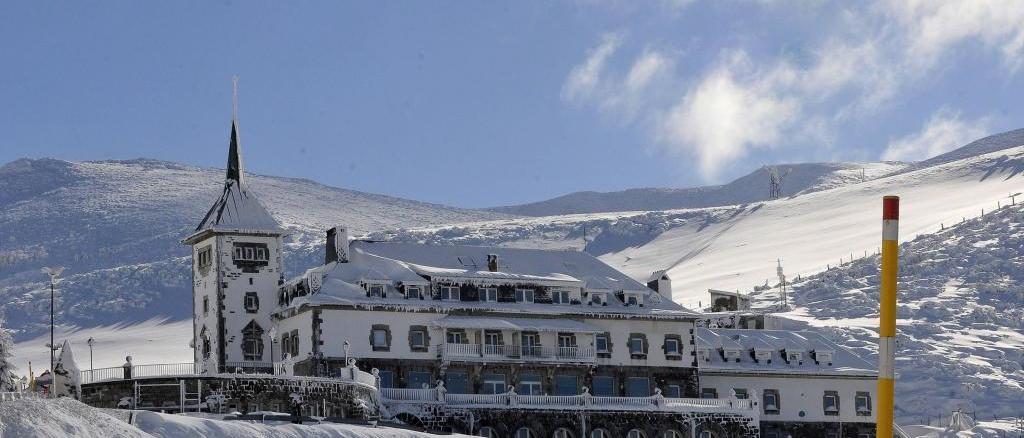 El Parador de Pajares quiere empezar a abrir para la temporada de esquí