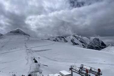 Stelvio vuelve a abrir su esquí de verano gracias a una buena nevada