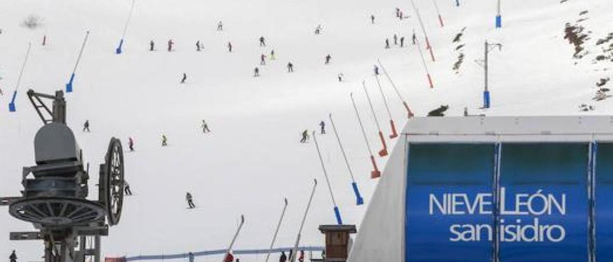 Los esquiadores de León a la espera de las medidas COVID más que de la  nieve