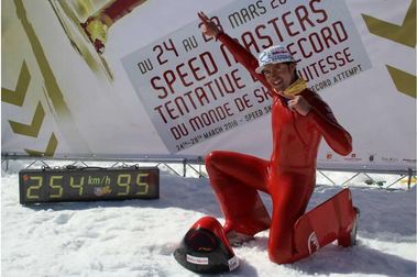 Nuevo récord del Mundo de Kilómetro Lanzado en esquís de Ivan Oregone
